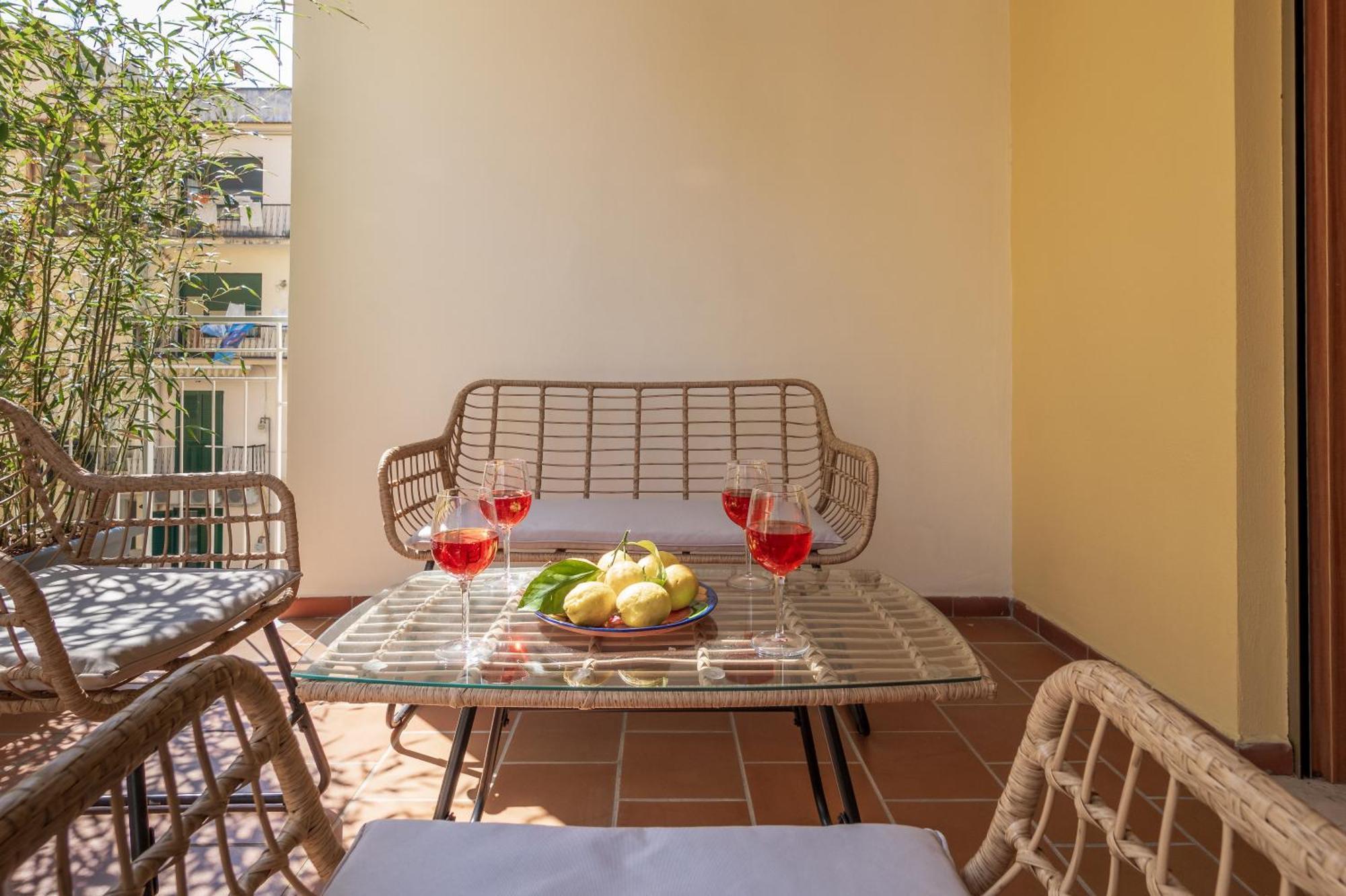 Surya House - Elegant Apartment In Sorrento Exterior photo